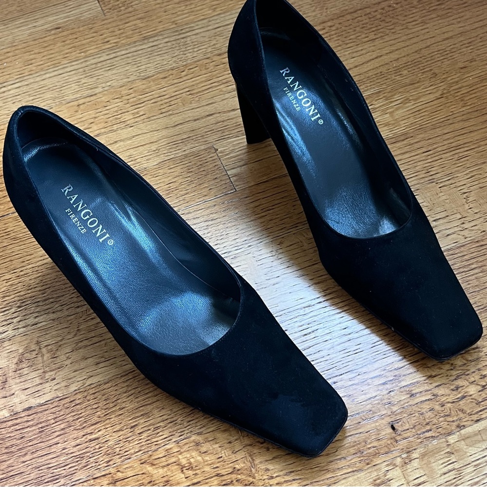 BLACK SUEDE HEELS